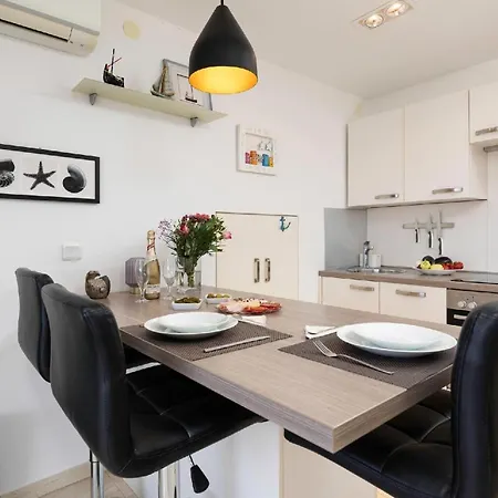 Fuer 2 Personen Ca 40 Qm In Njivice, Kvarner Bucht Krk Appartement *